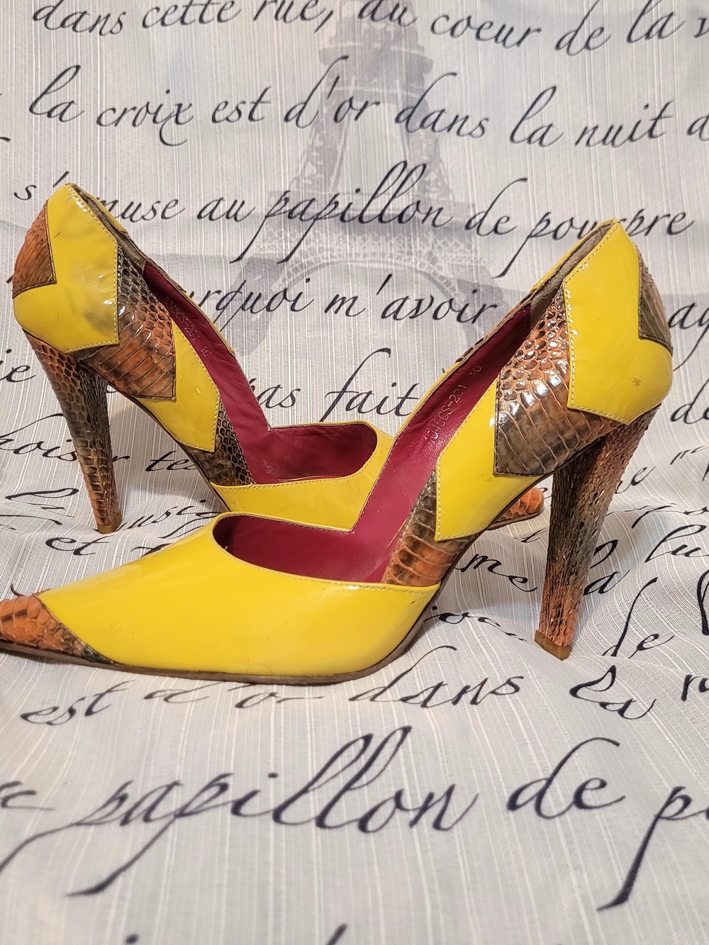 Yellow Pointed Toe High Heels with Brown Textured Accents